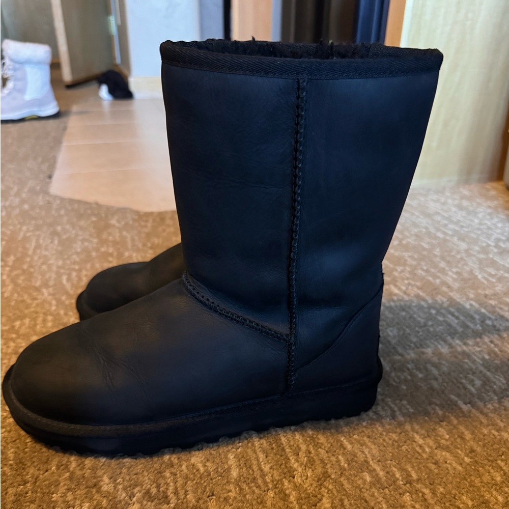 ugg classic short boots sixe 8